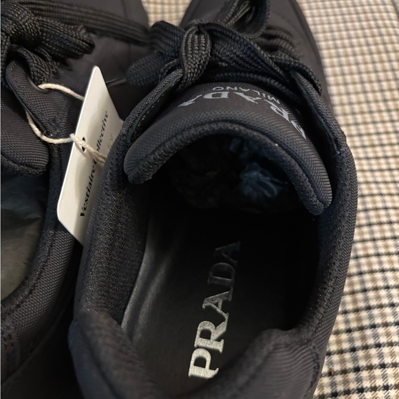 Prada Black Sneakers Sleek Low-Top Design - Picture 6 of 7